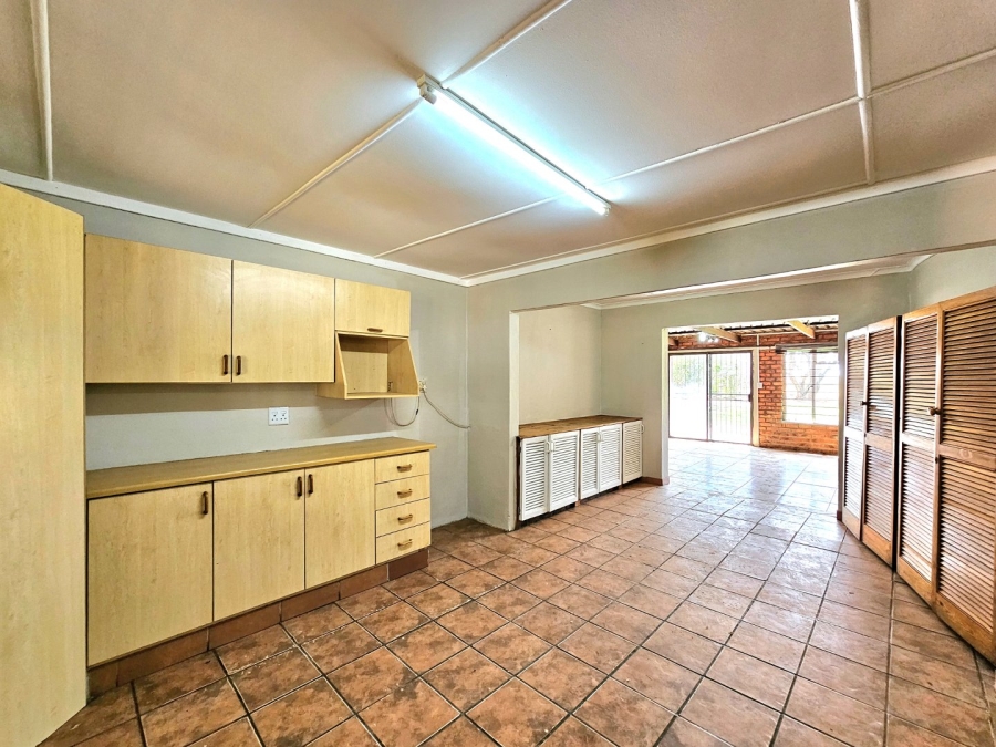 6 Bedroom Property for Sale in Bloemfontein Rural Free State